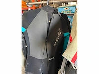 Diverse surfpakken en shirts (30x) - afbeelding 2 van  10