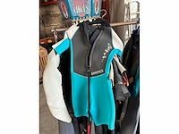 Diverse surfpakken en shirts (30x) - afbeelding 9 van  10