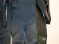 Diverse surfpakken - afbeelding 3 van  4