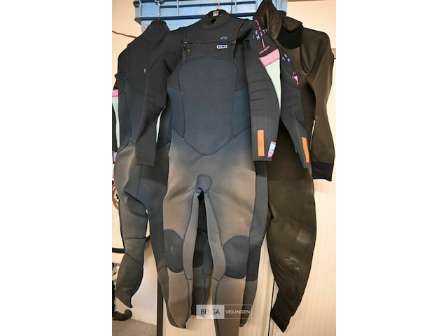 Diverse surfpakken - afbeelding 4 van  4