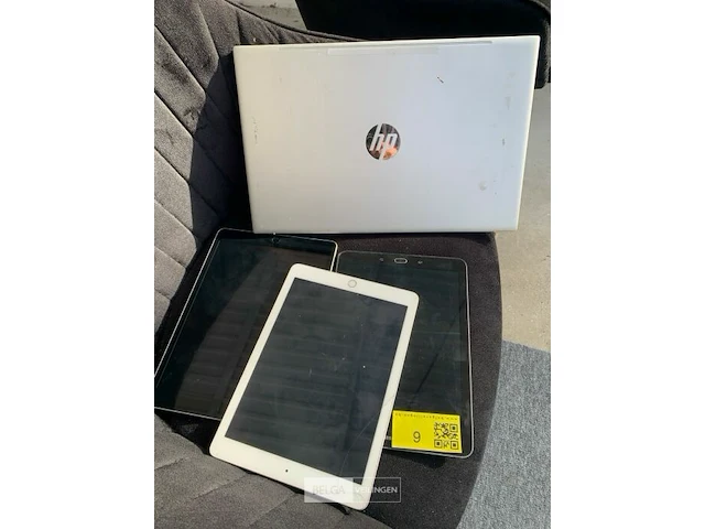 Diverse tablets en hp laptop - afbeelding 1 van  1