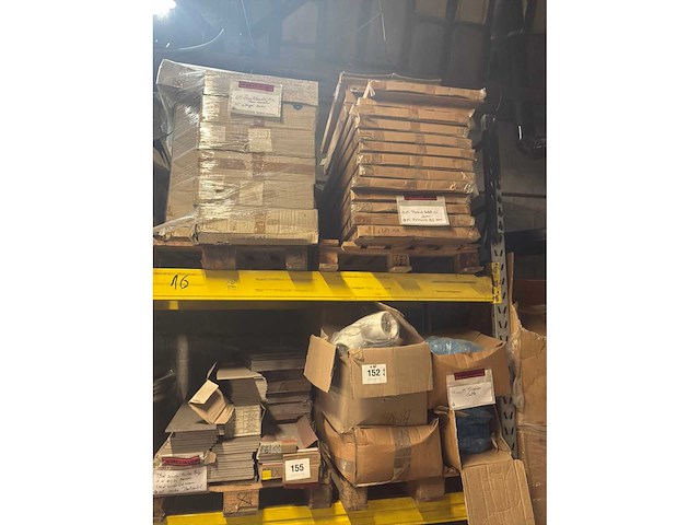 Diverse tabletten voor lavabo - afbeelding 1 van  11