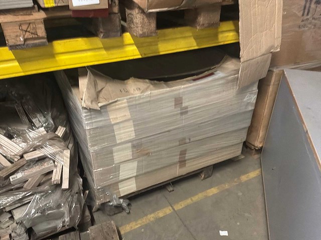 Diverse tabletten voor lavabo - afbeelding 10 van  11