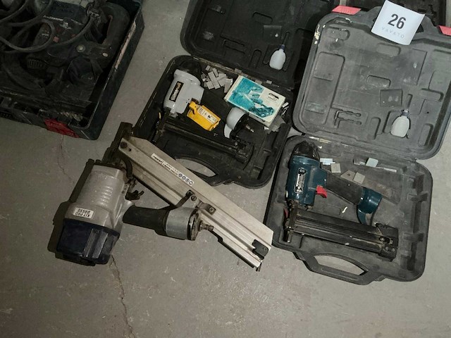 Diverse tackers (5x) - afbeelding 1 van  7