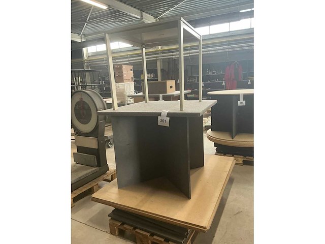 Diverse tafels (5x) - afbeelding 1 van  4