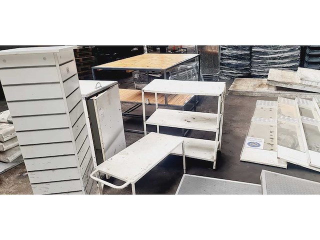 Diverse tafels en planken - afbeelding 11 van  17