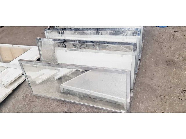 Diverse tafels en planken - afbeelding 12 van  17