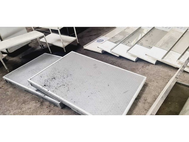 Diverse tafels en planken - afbeelding 14 van  17