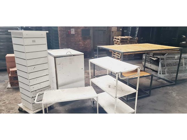 Diverse tafels en planken - afbeelding 16 van  17