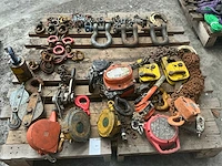 Diverse takels en hijsogen - afbeelding 1 van  15