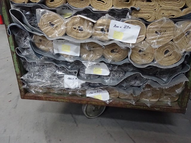 Diverse tapijten - afbeelding 14 van  16