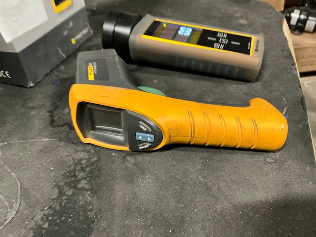 Diverse temperatuur meet gereedschappen - afbeelding 2 van  4