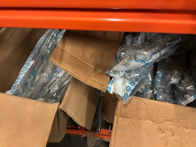 Diverse toebehoren badkamer en sanitair - afbeelding 10 van  25