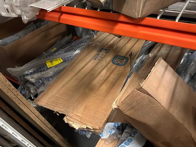 Diverse toebehoren badkamer en sanitair - afbeelding 12 van  25