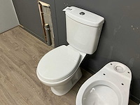 Diverse toiletten (3x) - afbeelding 2 van  5