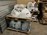 Diverse toiletten en urinoirs (26x) - afbeelding 1 van  8