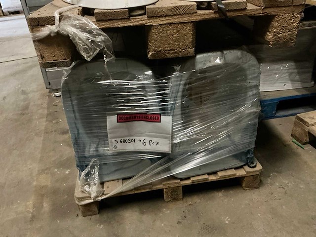 Diverse toiletten en urinoirs (26x) - afbeelding 4 van  8