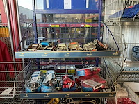 Diverse transport beveiligingssystemen inclusief metalen rek - afbeelding 1 van  2