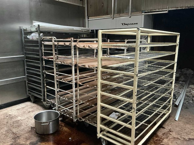 Diverse transportkarren - afbeelding 1 van  2