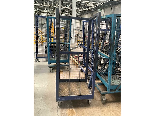 Diverse transport/magazijnkar/stapelkar (4x) - afbeelding 1 van  12