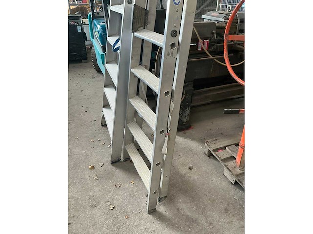 Diverse trapladders (2x) - afbeelding 3 van  7