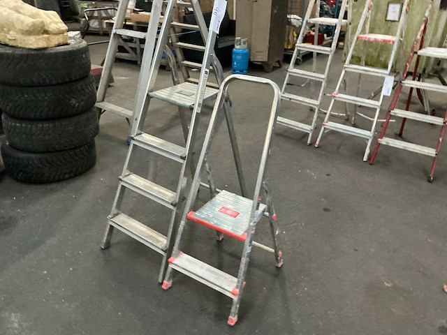 Diverse trapladders (2x) - afbeelding 1 van  3