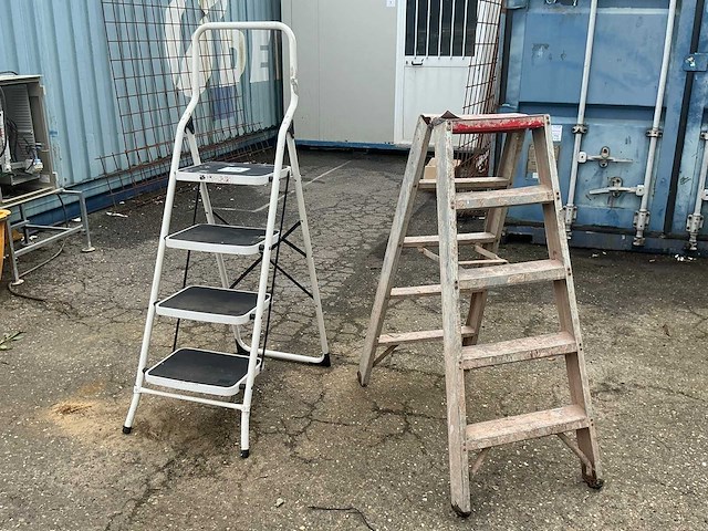 Diverse trapladders (2x) - afbeelding 1 van  3