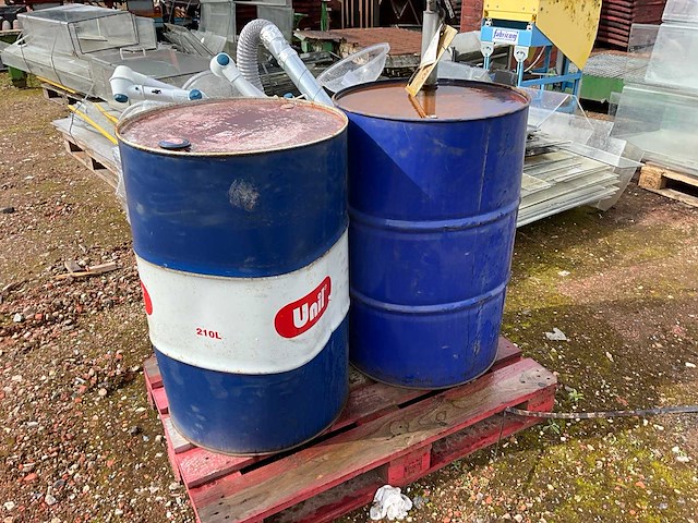 Diverse vaten olie (4x) - afbeelding 5 van  8