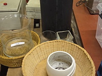 Diverse vazen en manden - afbeelding 1 van  2