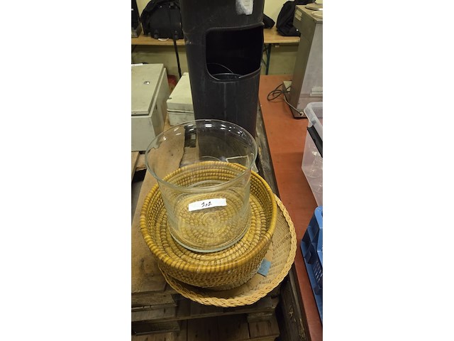 Diverse vazen en manden - afbeelding 2 van  2