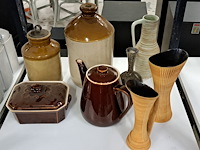 Diverse vazen en potten - afbeelding 1 van  1