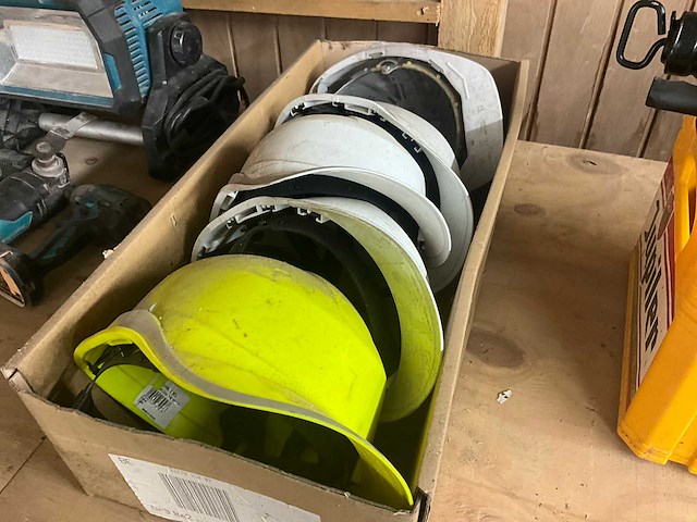 Diverse veiligheidshelmen (5x) - afbeelding 1 van  2