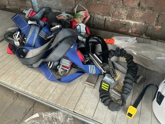 Diverse veiligheidsmiddelen - afbeelding 4 van  4