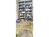 Diverse verfartikelen en verfpotten - afbeelding 4 van  4