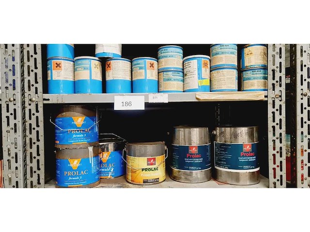 Diverse verfartikelen en verfpotten - afbeelding 1 van  2