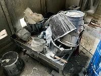 Diverse verfmengbenodigdheden - afbeelding 8 van  10