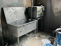 Diverse verfmengbenodigdheden - afbeelding 1 van  10