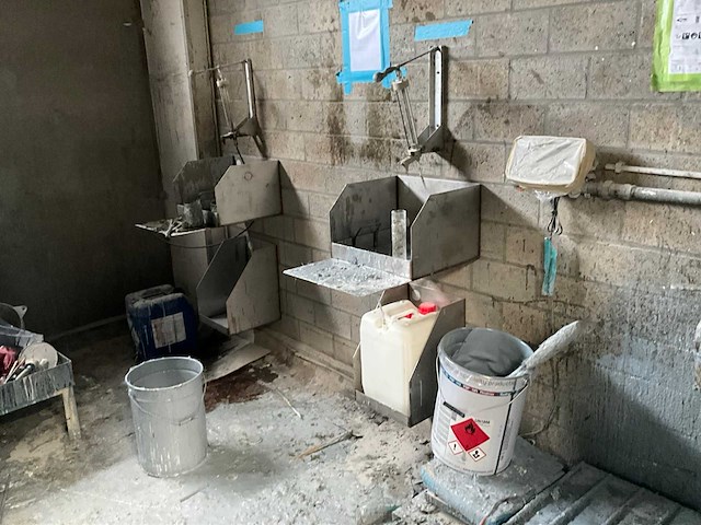 Diverse verfmengbenodigdheden - afbeelding 3 van  10