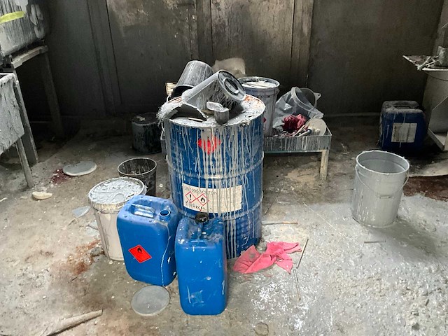 Diverse verfmengbenodigdheden - afbeelding 4 van  10