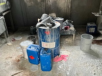 Diverse verfmengbenodigdheden - afbeelding 4 van  10