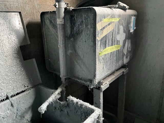 Diverse verfmengbenodigdheden - afbeelding 6 van  10