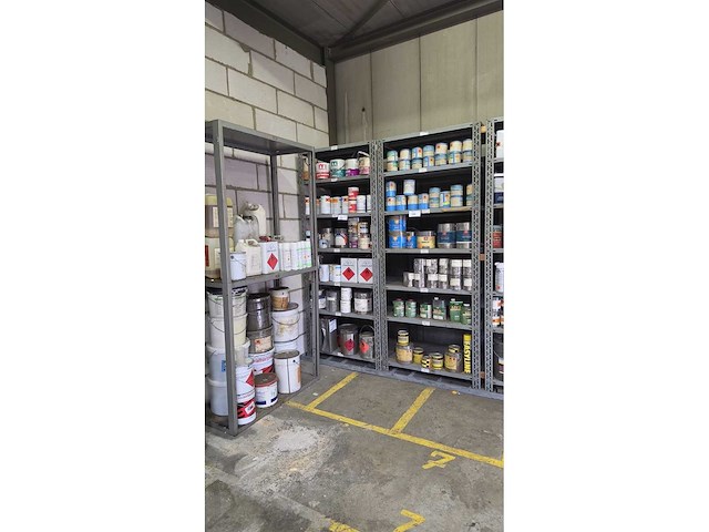 Diverse verfpotten en accessoires - afbeelding 3 van  7