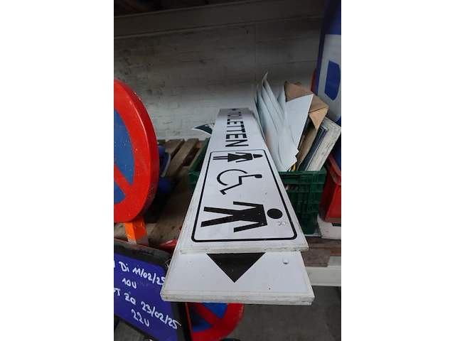 Diverse verkeersborden - afbeelding 6 van  11