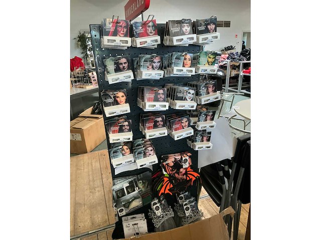 Diverse verkleedkledij en toebehoren (375x) - afbeelding 4 van  17