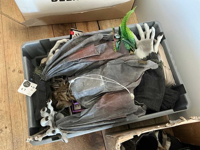 Diverse verkleedkledij en toebehoren (375x) - afbeelding 25 van  27