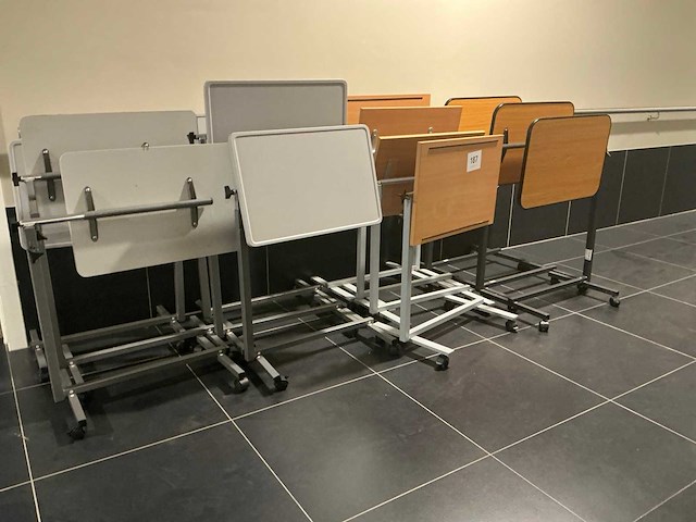 Diverse verrijdbare kanteltafels (13x) - afbeelding 1 van  4
