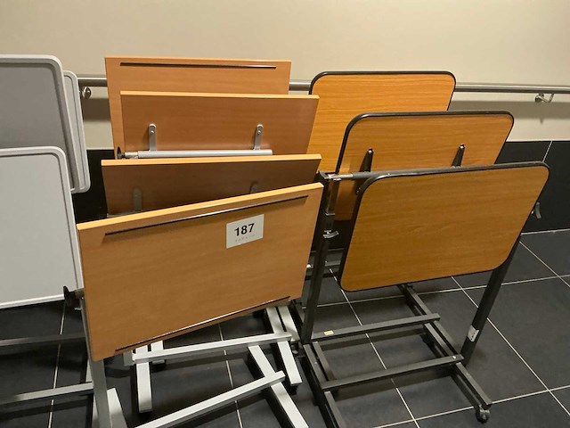 Diverse verrijdbare kanteltafels (13x) - afbeelding 3 van  4