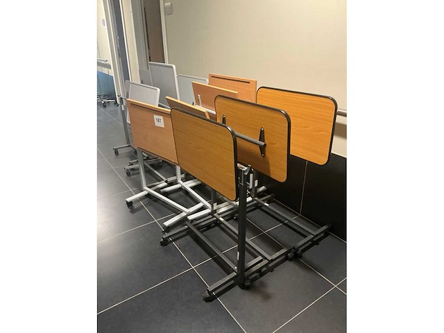 Diverse verrijdbare kanteltafels (13x) - afbeelding 4 van  4