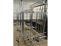 Diverse verrijdbare rvs kledingrekken (10x) - afbeelding 4 van  8