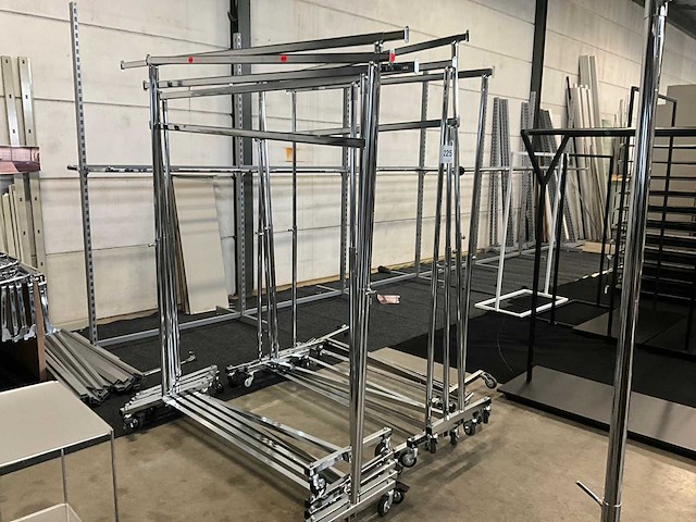 Diverse verrijdbare rvs kledingrekken (10x) - afbeelding 1 van  9